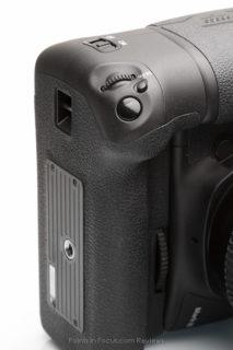 BG-E11 Front Controls